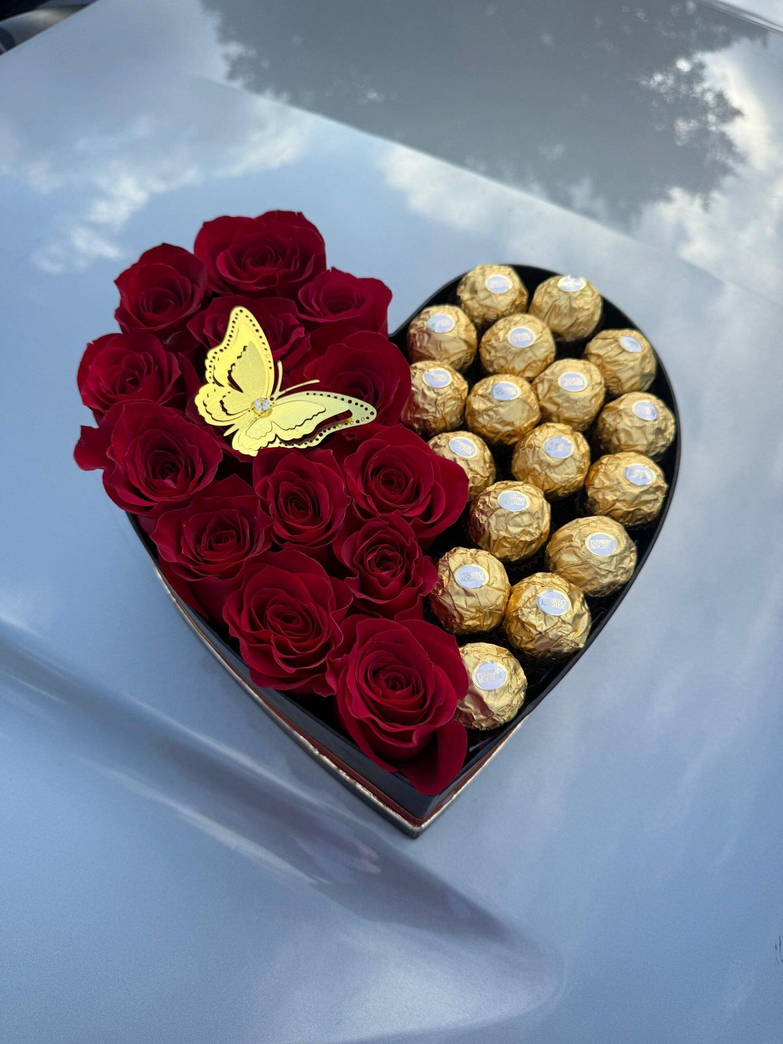 Corazón Dorado de Rosas